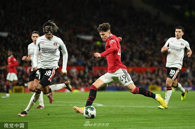 触球或打门 触球或打门