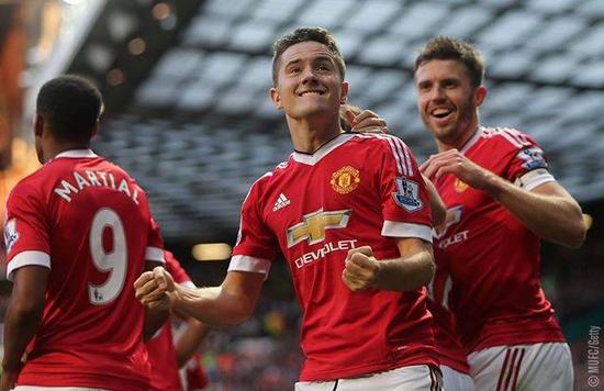 本泽马双响 本泽马双响